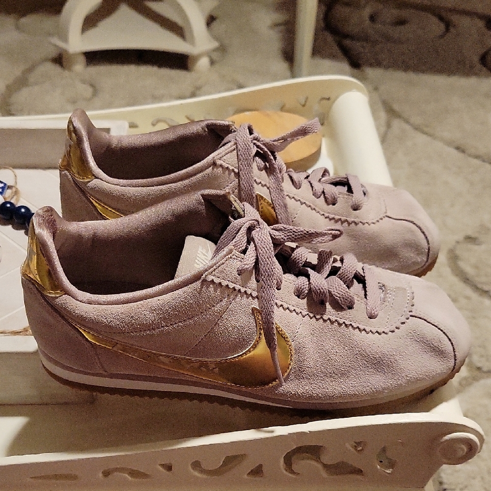 Nike Sz 7.5 Retro Sneakers